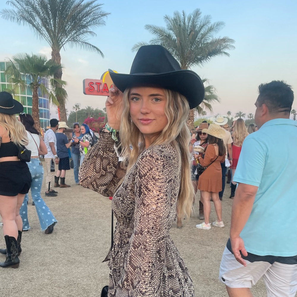 Meet your Posher, Tesia